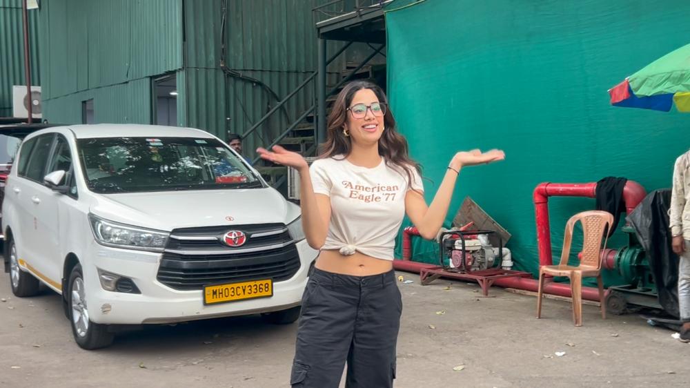 janhvi-kapoor-glamorous-look